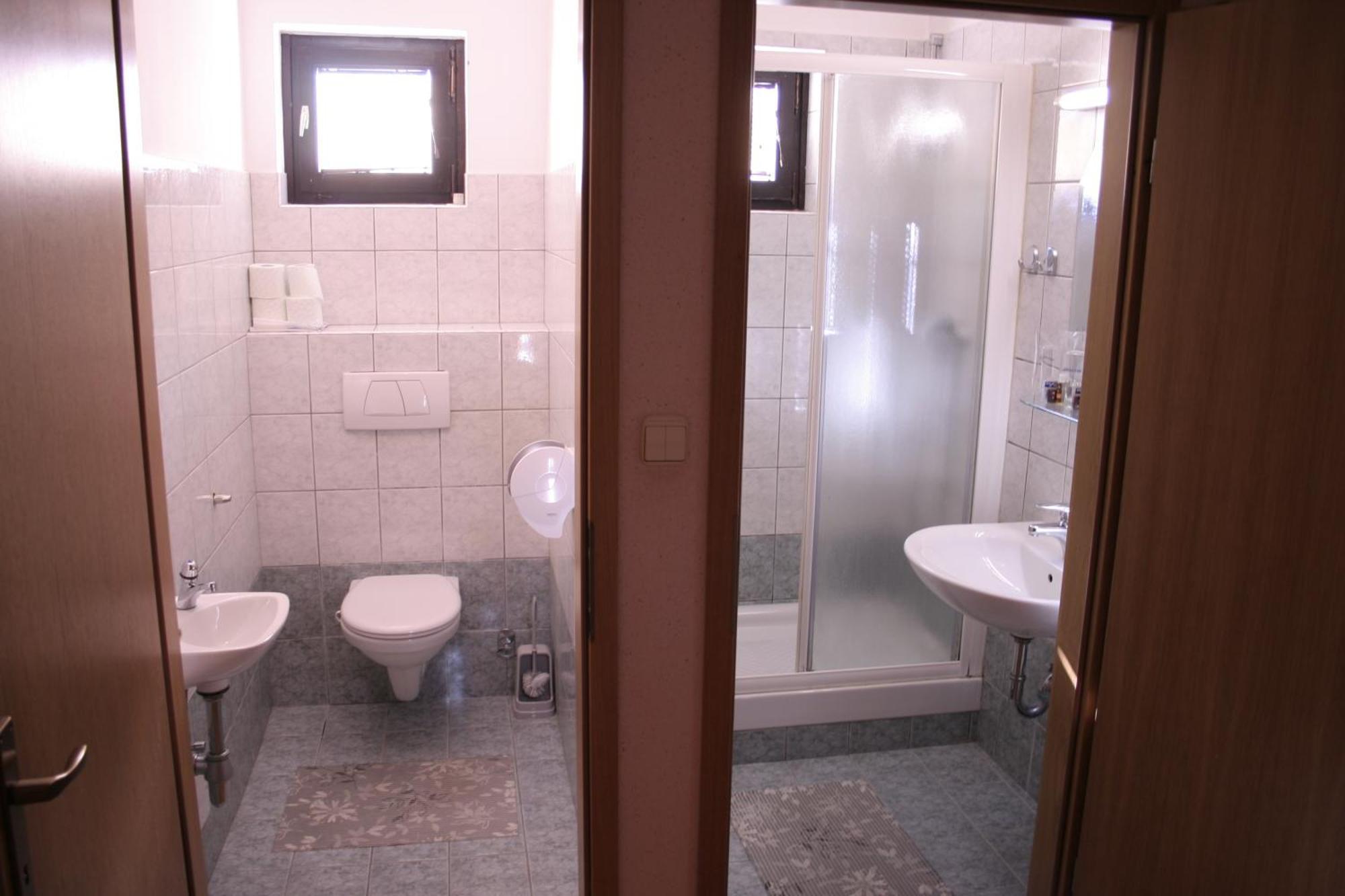 Guesthouse Janez Марибор Экстерьер фото